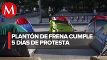 Manifestantes mantienen plantón en avenida Juárez y Reforma