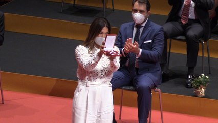 Raquel Revuelta recibe la Medalla de Sevilla