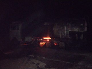 होटल के बाहर थिन्नर से भरे टैंकर में भीषण आग, पिकअप भी जली