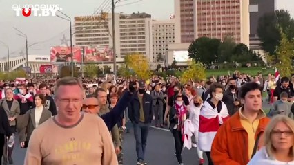 Minsk: Lukashenko giura, l'opposizione protesta