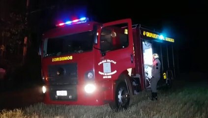 Download Video: Grande área de vegetação é consumida por incêndio na região do Bairro Interlagos