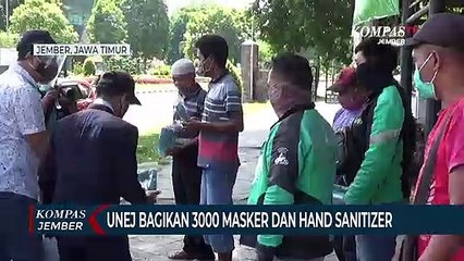 Скачать видео: UNEJ Bagikan 3000 Masker dan Hand Sanitizer ke Pengguna Jalan