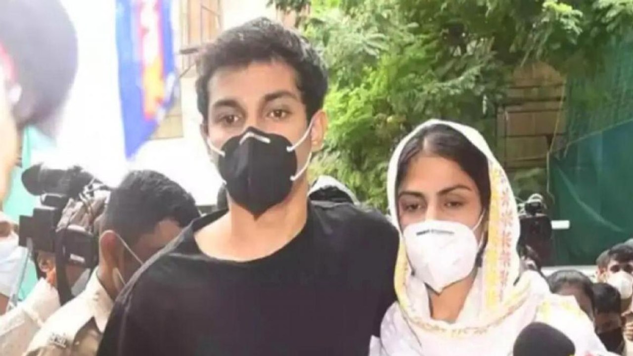 Rhea's bail plea to be heard by Bombay HC today