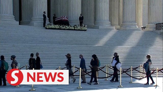 Mourners pay respects to Ginsburg at U.S. Supreme Court
