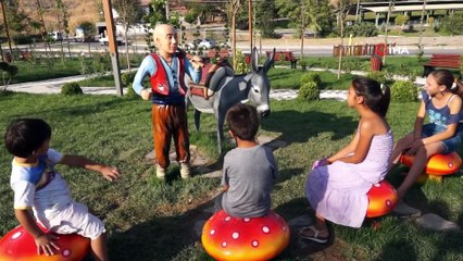 Bu parkta heykeller konuşuyor