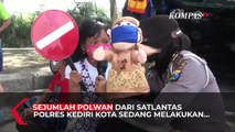 Polwan Polres Kediri Kota Sosialisasi Masker Dengan Boneka Lucu Kepada Anak-anak