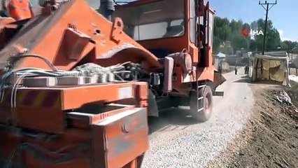 Erciş’te 13,5 kilometrelik grup mahalle yolunda asfalt çalışması