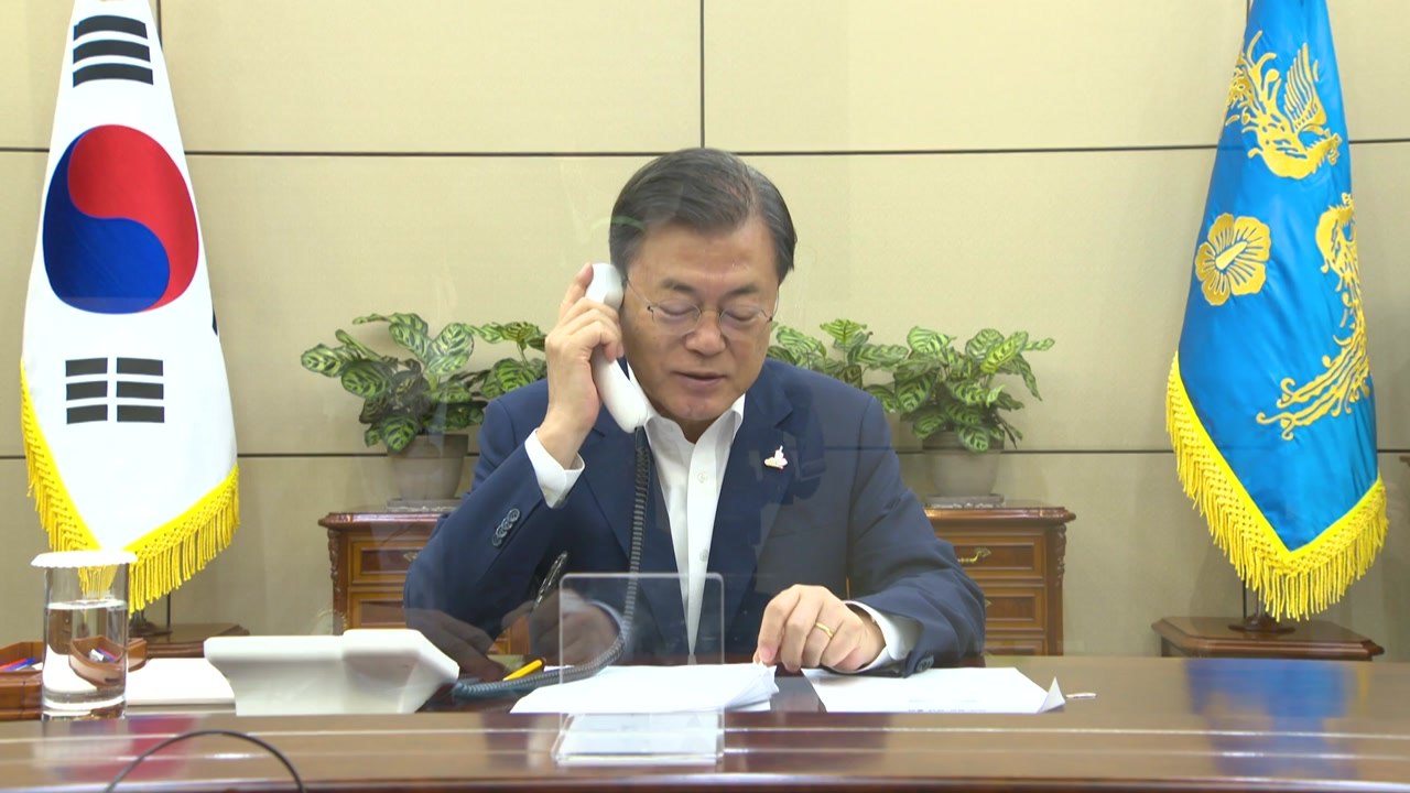 문 대통령, 스가 총리와 첫 통화..."가장 가까운 친구" / YTN