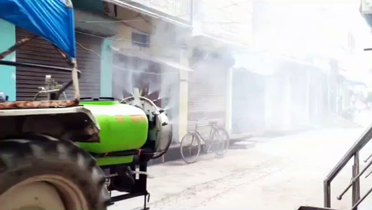 भरथना: बीमारियों को रोकने के लिए भरथना नगर पालिका परिषद द्वारा किया गया सेनेटाइजर का छिड़काव