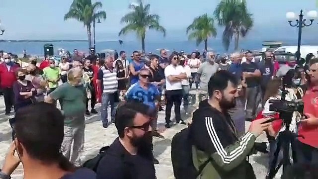 Λαϊκή συνέλευση και πορεία διαμαρτυρίας στα Καμένα Βούρλα κατά των προσφύγων