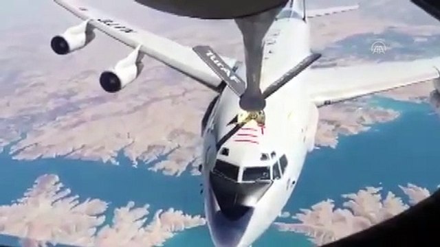 NATO’ya ait E-3A AWACS uçağına, KC-135R tanker uçağı tarafından Romanya üzerinde yakıt ikmali yapıldı