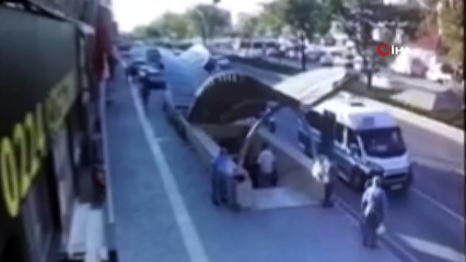 Güpegündüz motor çalan hırsız yakalandı