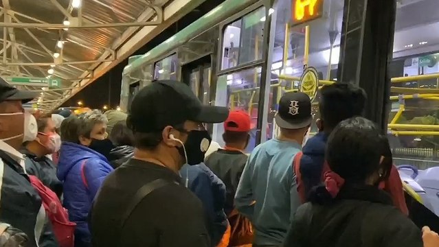 Aglomeraciones e inseguridad, el día a día de usuarios de Transmilenio