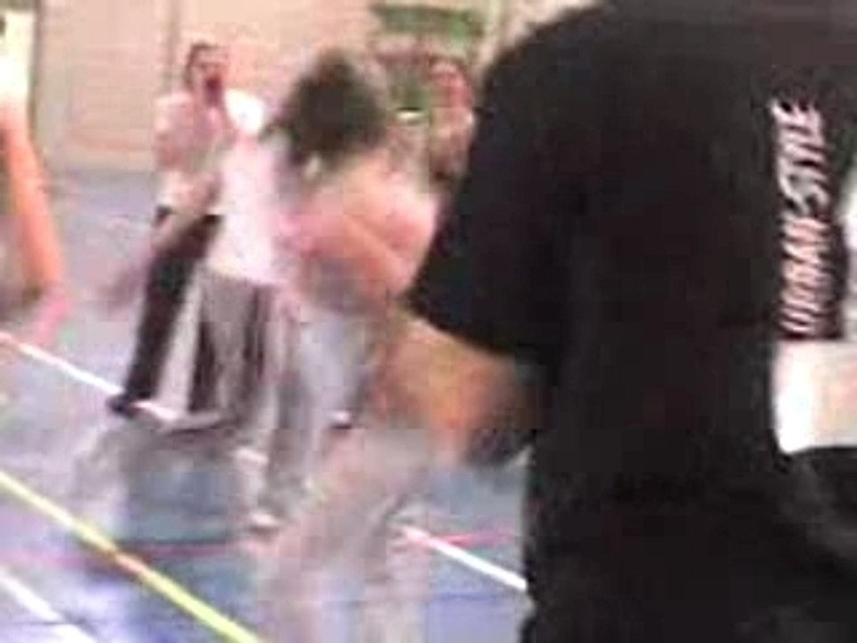 moi ki fait la tecktonik ki fait un duelle