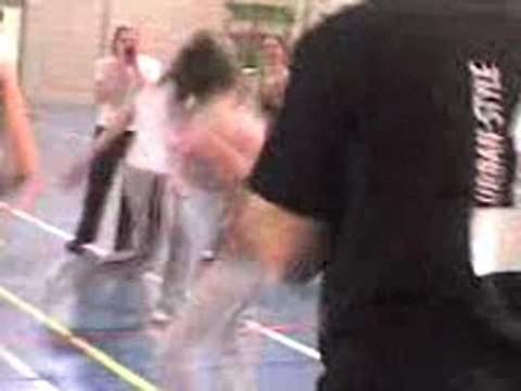 moi ki fait la tecktonik ki fait un duelle