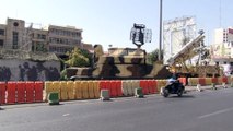 İran-Irak Savaşı'nın yıl dönümünde Tahran meydanında ağır silahlarla gövde gösterisi - TAHRAN