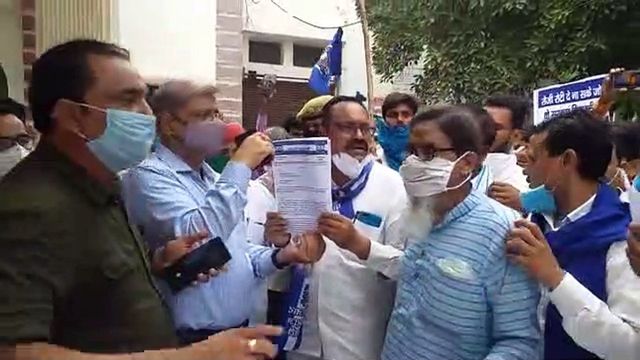 सिटी मजिस्ट्रेट ने प्रदर्शनकारियों का लिया ज्ञापन