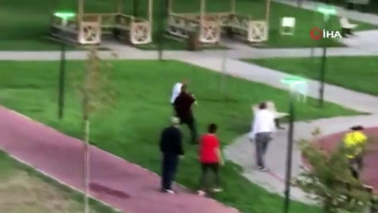 Bursa'da çimlere basma kavgası