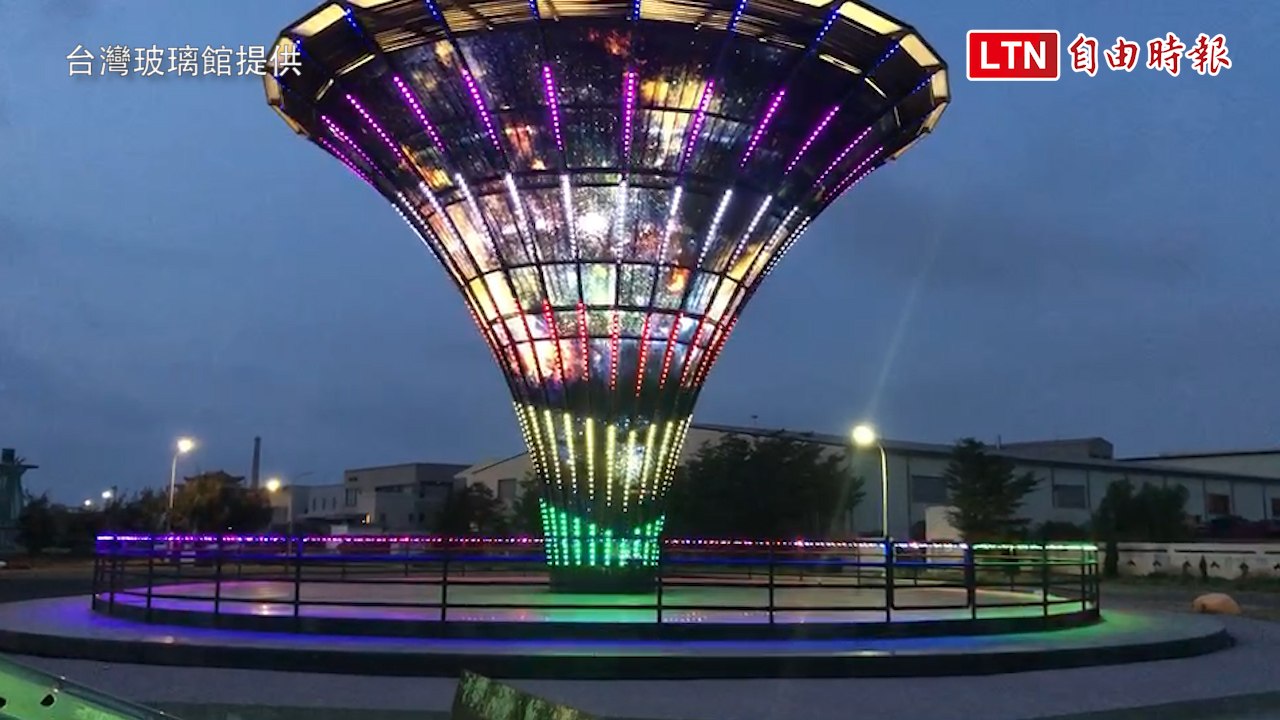 台灣玻璃館黃金隧道3.0版 真如置身浩瀚宇宙 (台灣玻璃館提供)