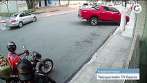 Motorista dá cavalo de pau durante o dia em rua no Centro de Vitória
