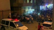 Yarıya kadar indirilen Türk bayrağını polisler göndere çekti