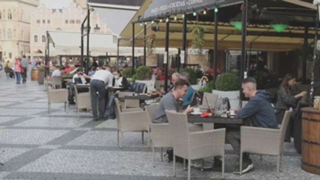 La República Checa ordena cerrar bares y restaurantes a las 22.00 horas