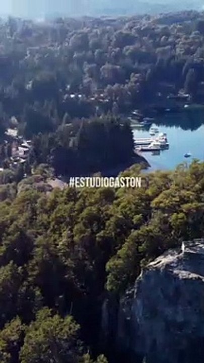 Vuelo por el puerto de Villa La Angostura (drone)