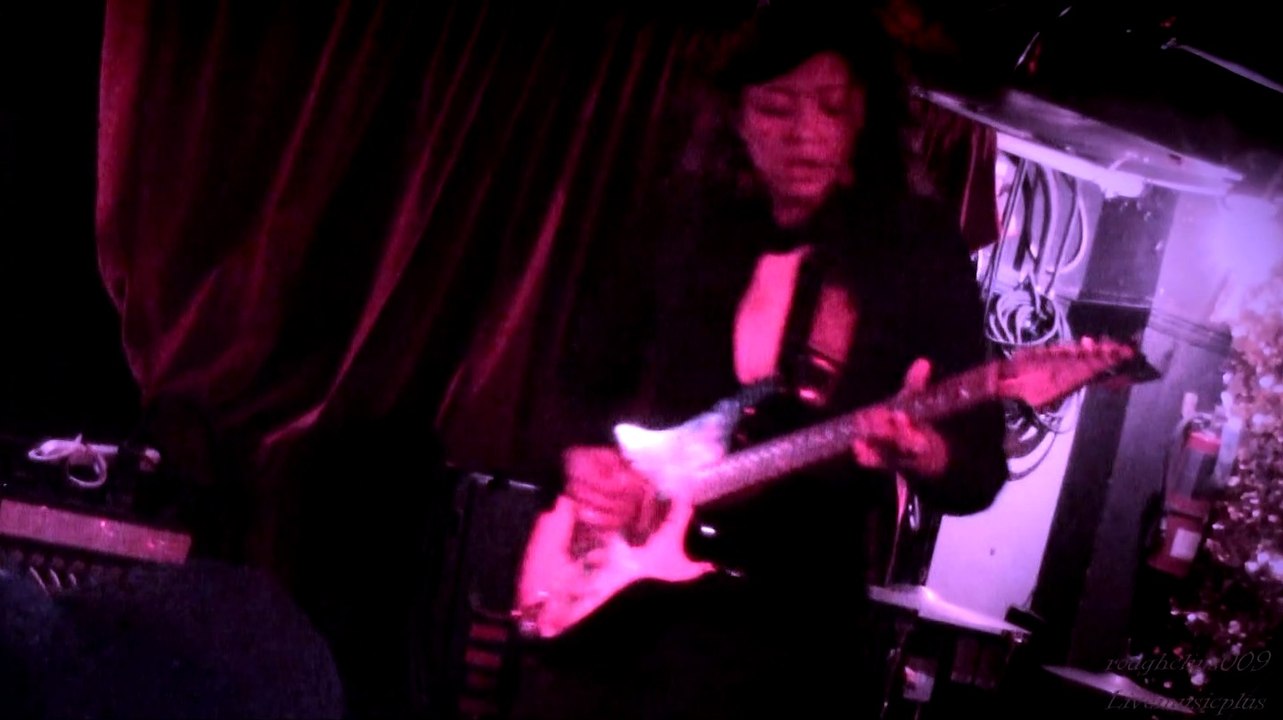 La Luz.. 2 More Songs(Live)