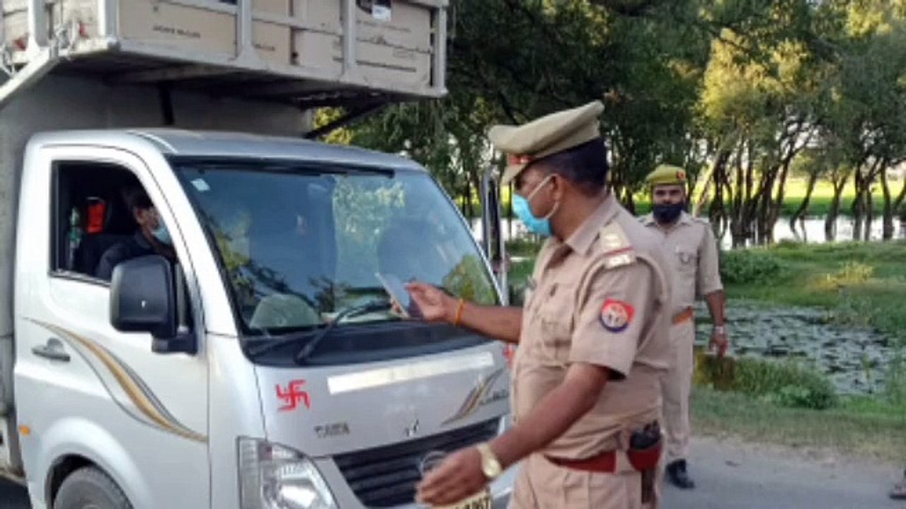 नियमों का उल्लंघन करने पर पुलिस ने लोडर का किया ऑनलाइन चालान