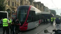Tramvay ile otobüs çarpıştı - İSTANBUL