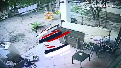 Sitede oturan kadın, aracının yerine park eden sürücü tarafından dövüldü