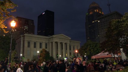 المتظاهرون في لويفيل يتحدون الليلة الثانية لمنع التجول في قضية بريونا تايلور