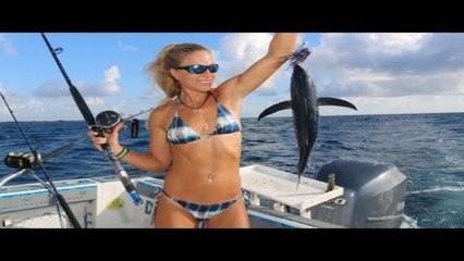 SISTERS Deep Sea Fishing for Blackfin Tuna Sushi!