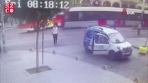 Tramvay ile otobüsünün çarpışma anı kamerada