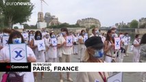 Fransa: Koronavirüs yüzünden gelir kaybına uğrayan turist rehberleri protesto gösterisi düzenledi