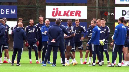 Fenerbahçe'nin yeni transferi Samatta, ilk idmanına çıktı