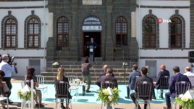 Bakan Varank:'Günlerce şehirlerimizi yakıp yıkan, kamu binalarımızı talan eden, Yasin Börü başta olmak üzere birçok sivilimizin canına kasteden bu olayları, bu işin sorumlularını unutacağımızı sanıyorlarsa büyük yanılgı içindeler'