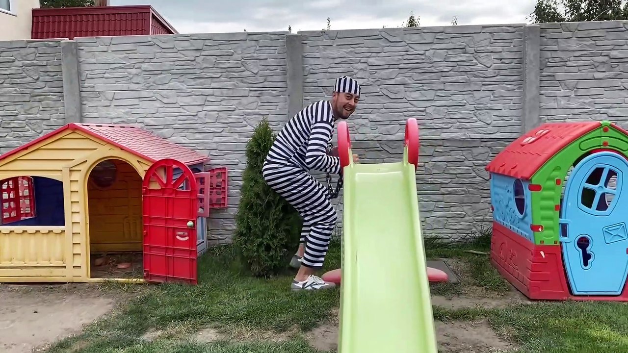 Палицейский  Малыш Тимур Ловит Воришку