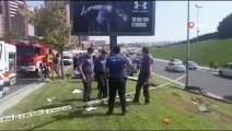 - Yeşilköy’de bir araç billboard  direğine çarptı. Olay yerine itfaiye, sağlık ve polis ekipleri sevk edildi.