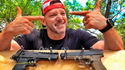 Un 'youtuber' comprueba con distintas armas qué sucede al disparar una pistola directa al cañón de otra