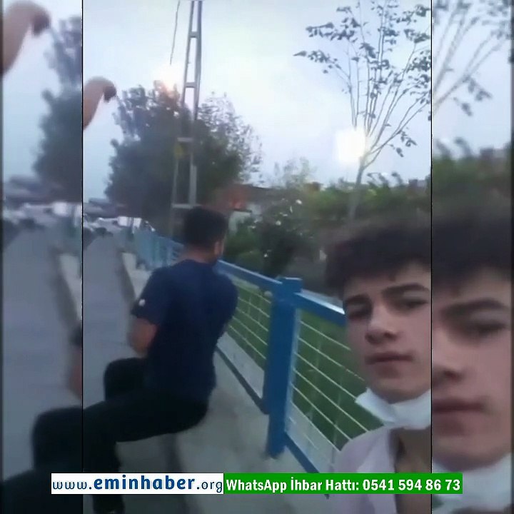 Tehlikeli aldırış etmeden selfie çektiler
