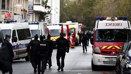 Paris’te satırlı saldırı