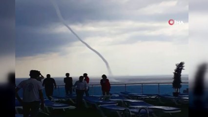 Antalya'da sahile 200 metre mesafede dev hortum