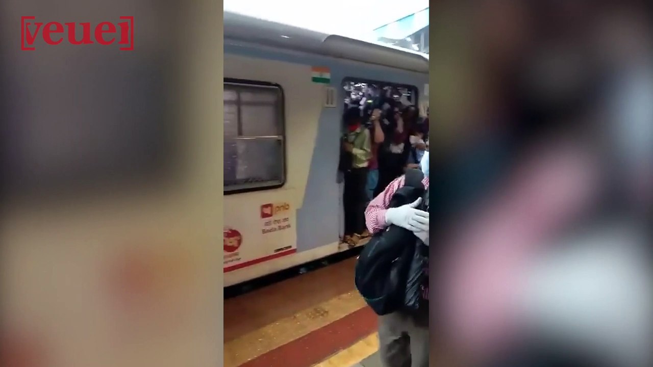 Shocking Video of an Overcrowded Train in India!