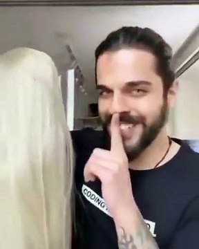 Il regrette peut-être d’avoir fait cette blague à sa copine