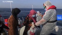 Afgan göçmenler Yunanistan'ı 'sığınmacıları denize geri itmekle' suçladı
