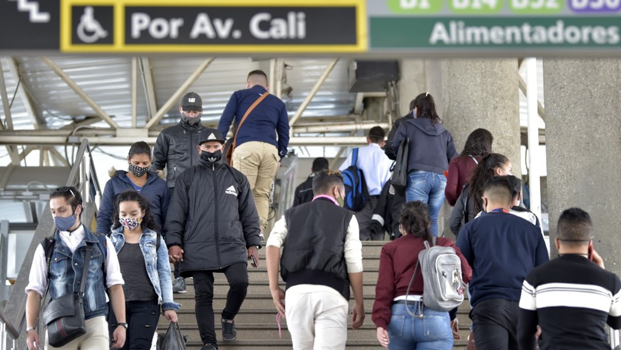 "Vamos a seguir viendo buses con más gente", gerente de Transmilenio