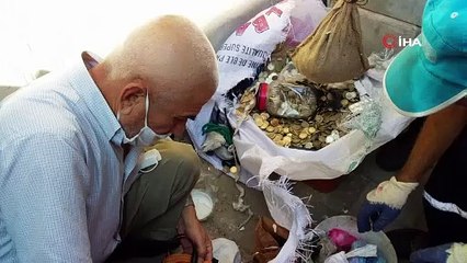 Zabıta ekipleri çöp evde bidonlar dolusu madeni ve kağıt para buldu