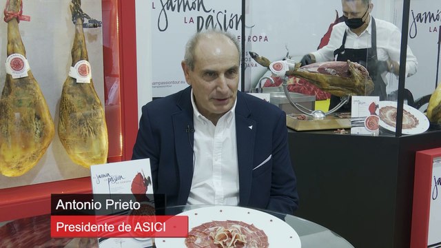 Javier Cámara recibe un Jamón Ibérico en el Festival de Cine de San Sebastián
