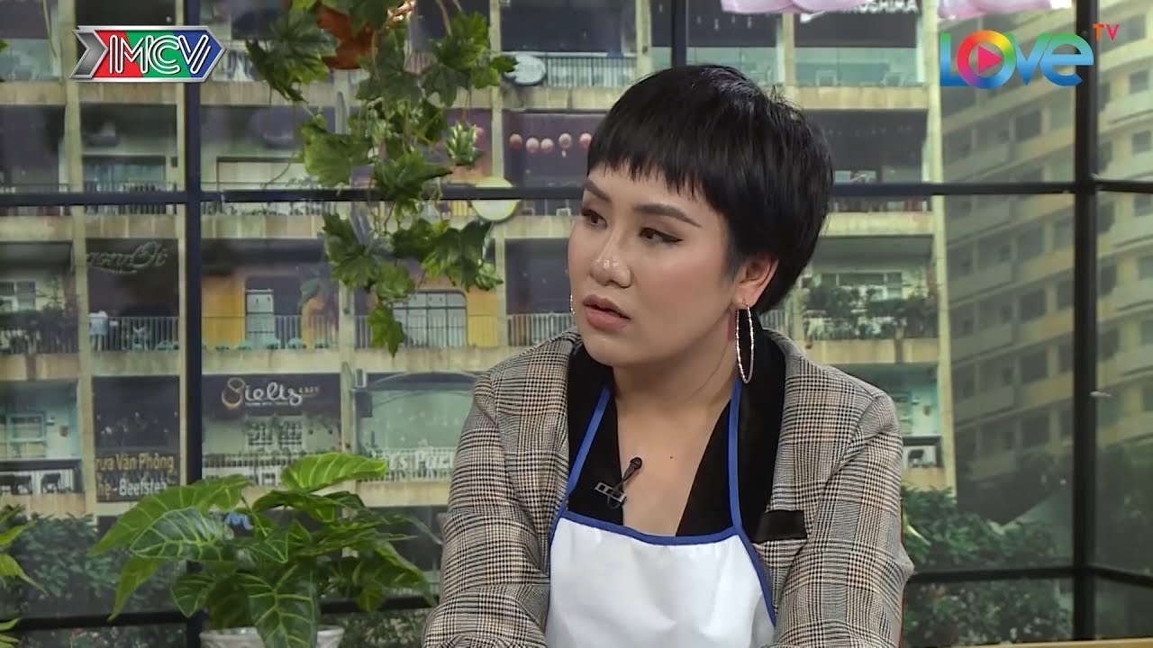 Huỳnh Tú bị chồng ĐÈ RA ẤY ẤY đúng ngày đầy tháng con - ko dám VỀ NHÀ vì sợ chồng XÁP LẠI mỗi đêm 